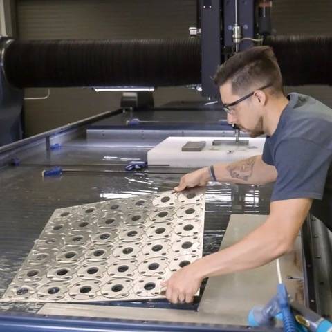 Prestataire découpe jet d’eau pour Fréjus et le Var : une alternative de précision au plasma